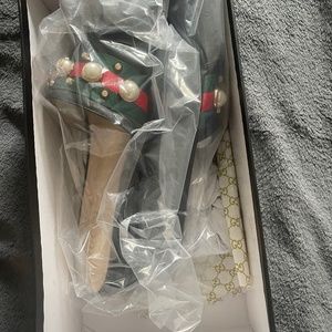 Gucci slippers
